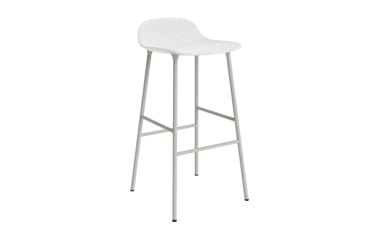 Form Barstuhl 75 cm gepolstert Warmes grau Stahl Hallingdal in Hallingdal 110 präsentiert im Onlineshop von KAQTU Design AG. Barstuhl ist von Normann Copenhagen