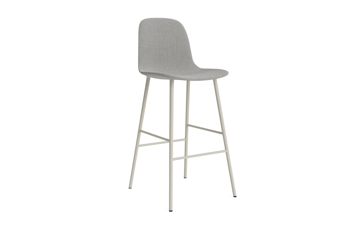 Form Barstuhl 75 cm gepolstert Hellgrau Stahl Remix in Remix 133 präsentiert im Onlineshop von KAQTU Design AG. Barstuhl ist von Normann Copenhagen