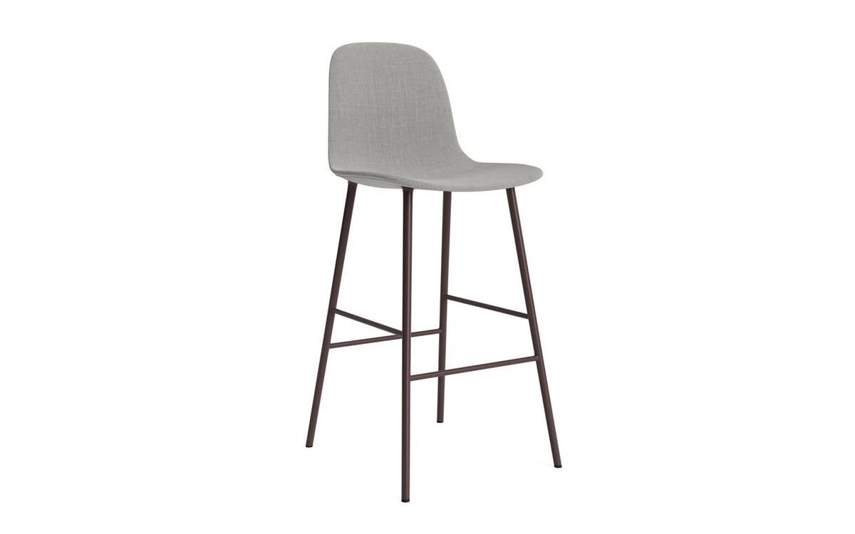 Form Barstuhl 75 cm gepolstert Braun Stahl Remix in Remix 133 präsentiert im Onlineshop von KAQTU Design AG. Barstuhl ist von Normann Copenhagen