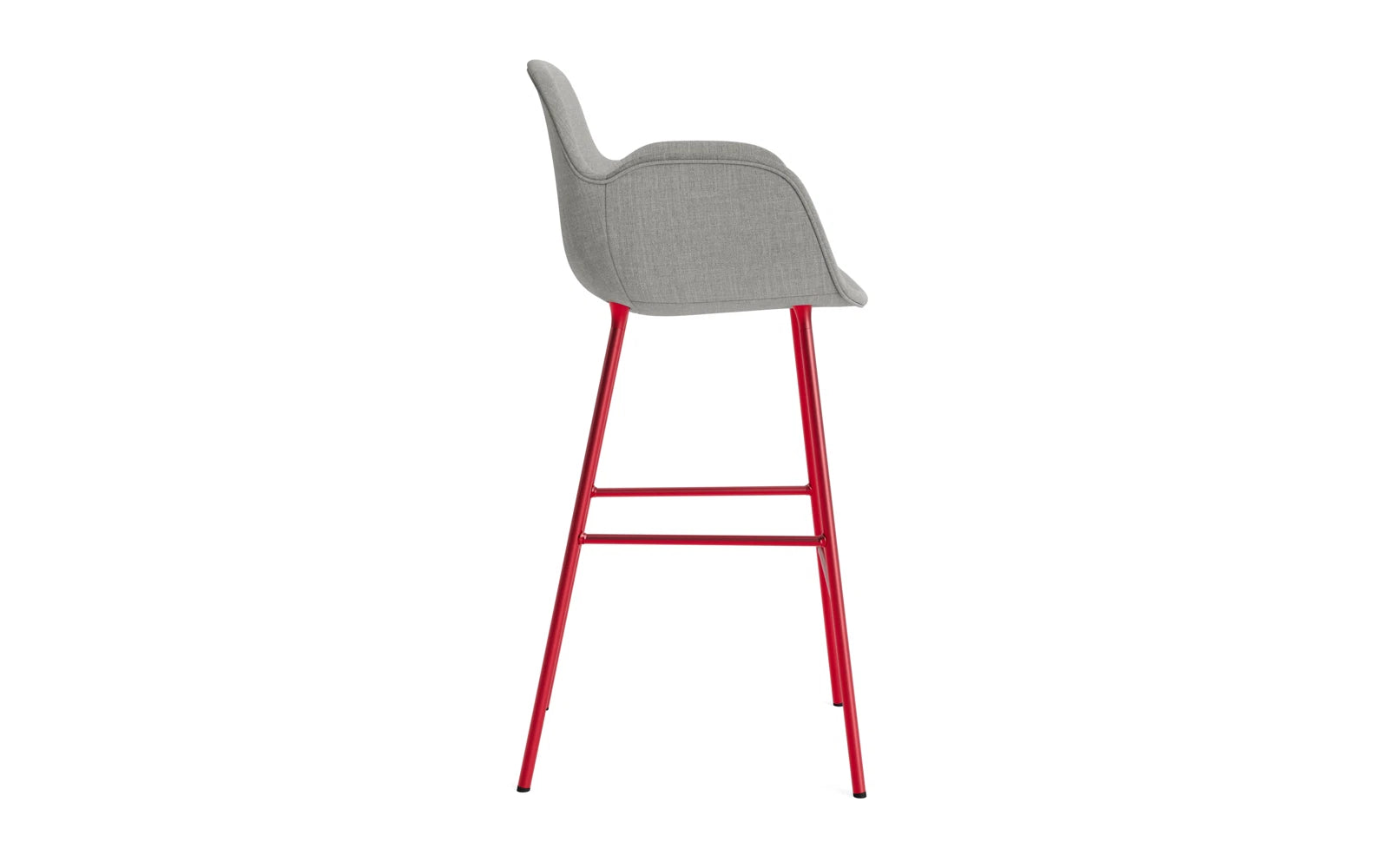 Form Barstuhl mit Armlehne 75 cm gepolstert Leuchtendes Rot Stahl/Remix in Remix 133 präsentiert im Onlineshop von KAQTU Design AG. Barstuhl ist von Normann Copenhagen