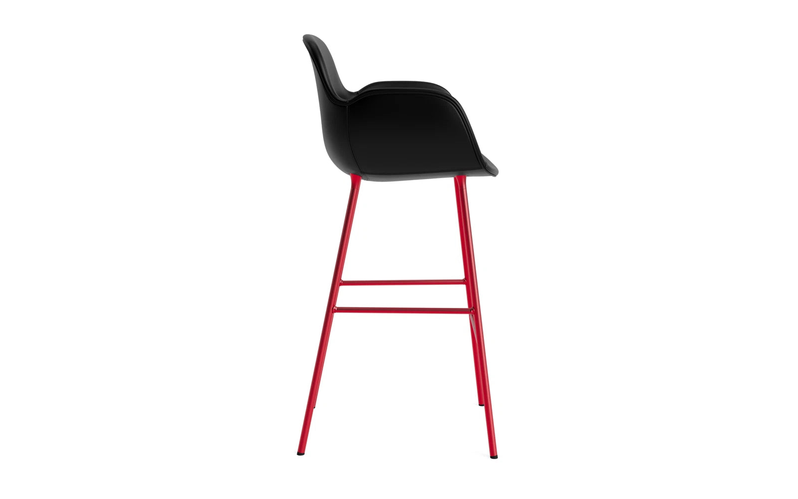 Form Barstuhl mit Armlehne 75 cm gepolstert Leuchtendes rot Stahl/Ultra leder in Ultra 41599 präsentiert im Onlineshop von KAQTU Design AG. Barstuhl ist von Normann Copenhagen