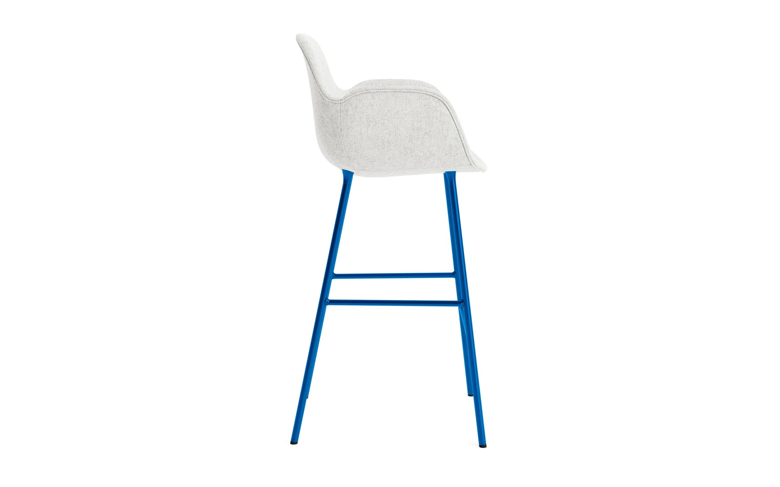 Form Barstuhl mit Armlehne 75 cm gepolstert Leuchtendes blau Stahl Hallingdal in Hallingdal 110 präsentiert im Onlineshop von KAQTU Design AG. Barstuhl ist von Normann Copenhagen