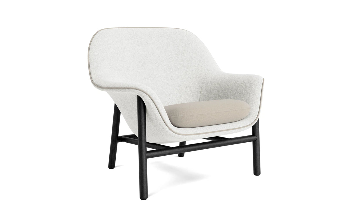 Drape Lounge Sessel tief in Hallingdal 110 präsentiert im Onlineshop von KAQTU Design AG. Sessel mit Armlehnen ist von Normann Copenhagen