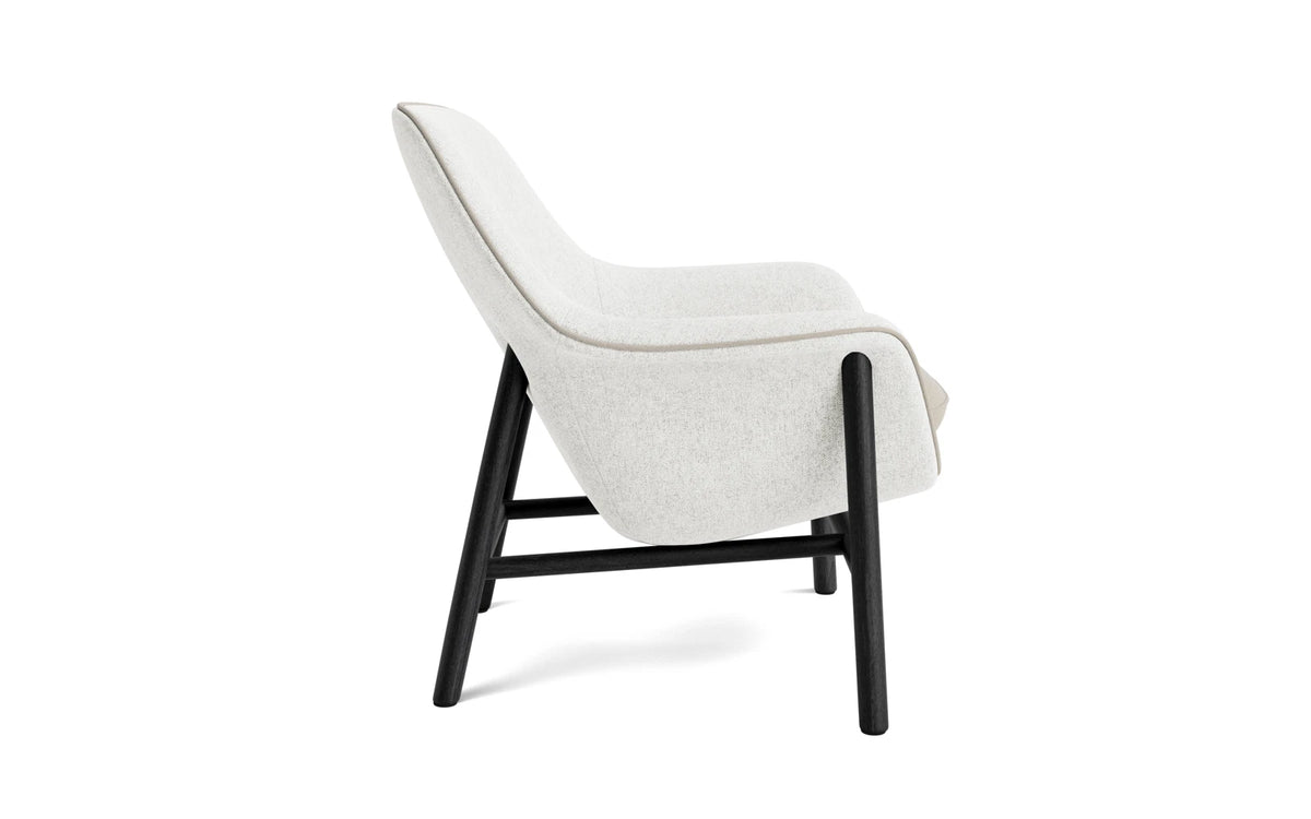 Drape Lounge Sessel tief in Hallingdal 110 präsentiert im Onlineshop von KAQTU Design AG. Sessel mit Armlehnen ist von Normann Copenhagen
