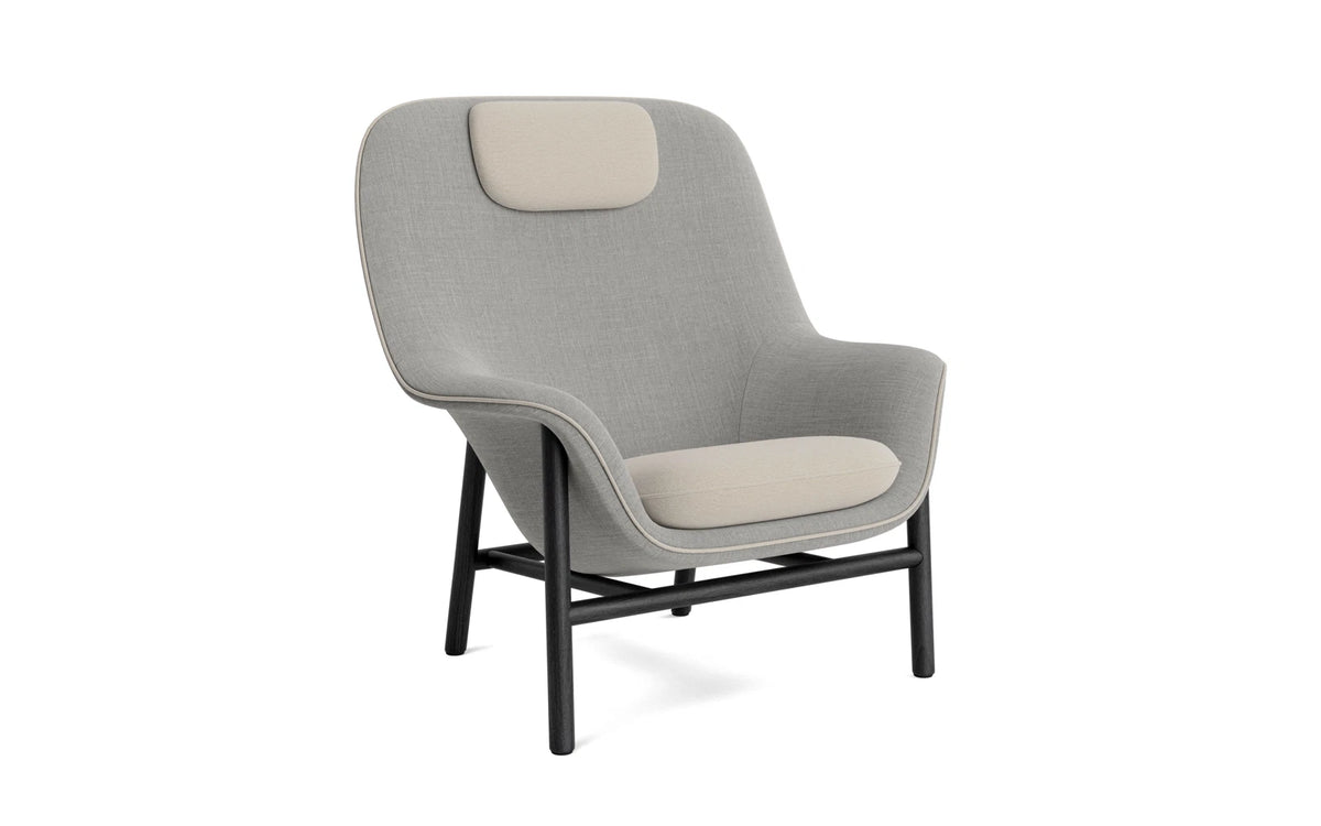 Drape Lounge-Sessel hoch mitt Kopfstütze schwarze Eiche Remix in Remix 133 präsentiert im Onlineshop von KAQTU Design AG. Sessel ist von Normann Copenhagen