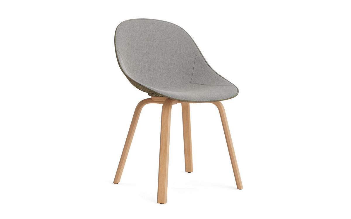Mat Stuhl Frontpolster Seegras Buchenholz in Remix 133 präsentiert im Onlineshop von KAQTU Design AG. Stuhl ist von Normann Copenhagen