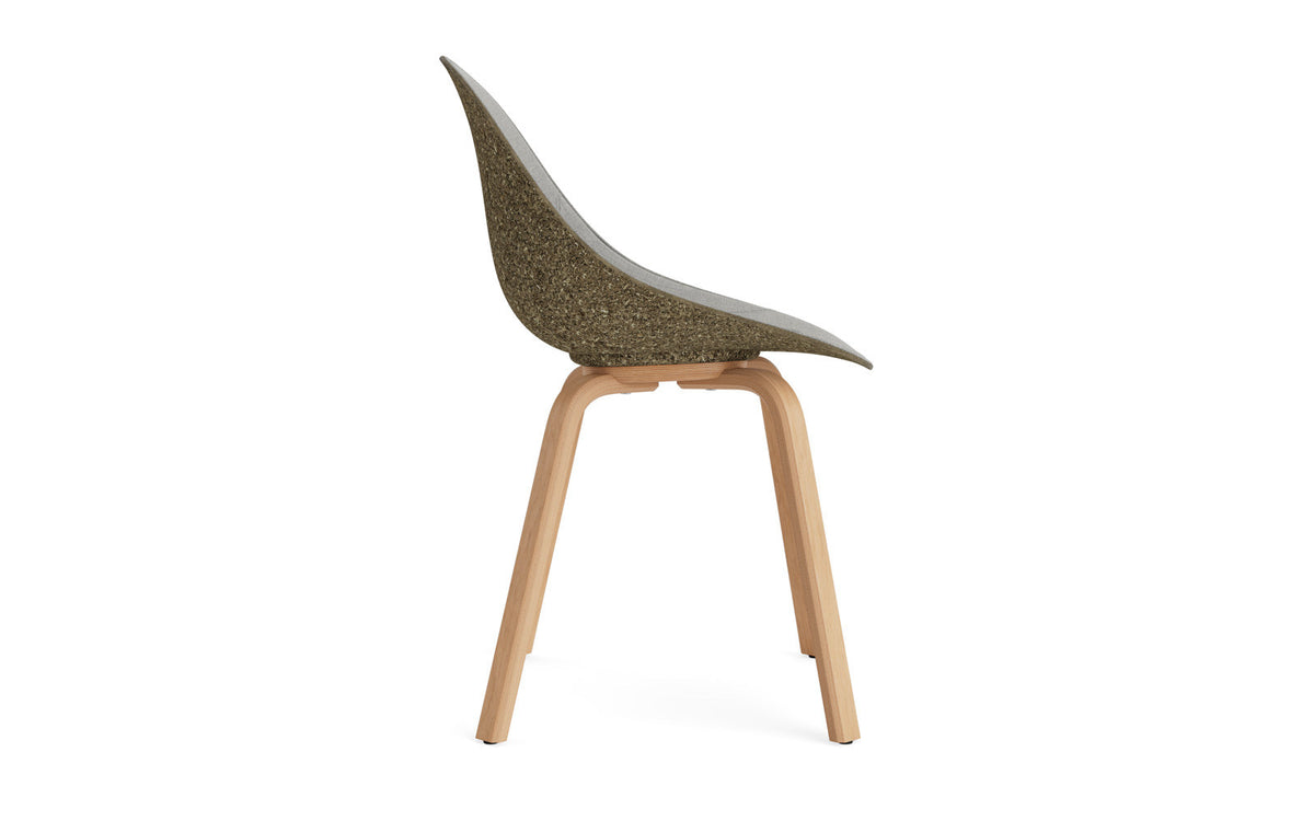 Mat Stuhl Frontpolster Seegras Buchenholz in Remix 133 präsentiert im Onlineshop von KAQTU Design AG. Stuhl ist von Normann Copenhagen