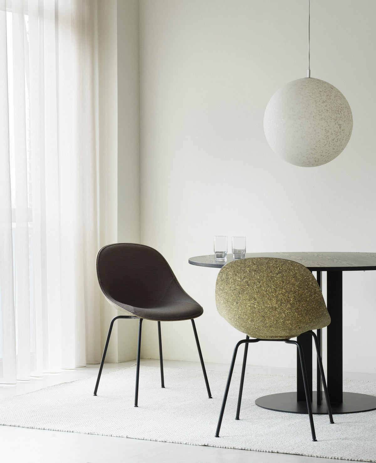 Mat Stuhl polster Seegras Creme stahl in Ultra 41599 präsentiert im Onlineshop von KAQTU Design AG. Stuhl ist von Normann Copenhagen