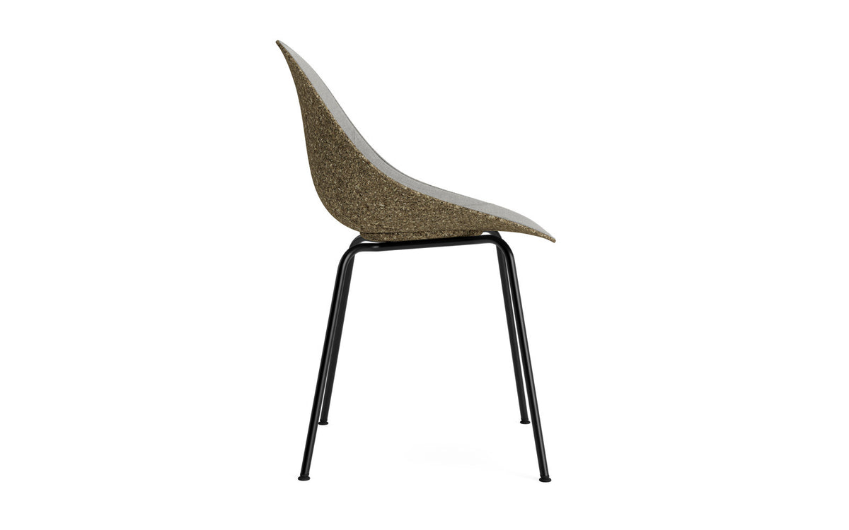 Mat Stuhl polster Seegras Schwartz stahl in Remix 133 präsentiert im Onlineshop von KAQTU Design AG. Stuhl ist von Normann Copenhagen