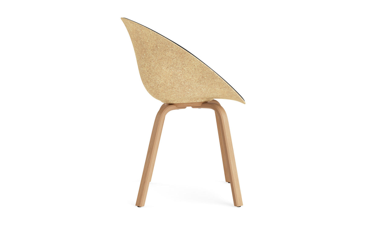 Mat Lehnstuhl Frontpolster Hanffasern Buchenholz in Ultra 41599 präsentiert im Onlineshop von KAQTU Design AG. Stuhl mit Armlehne ist von Normann Copenhagen
