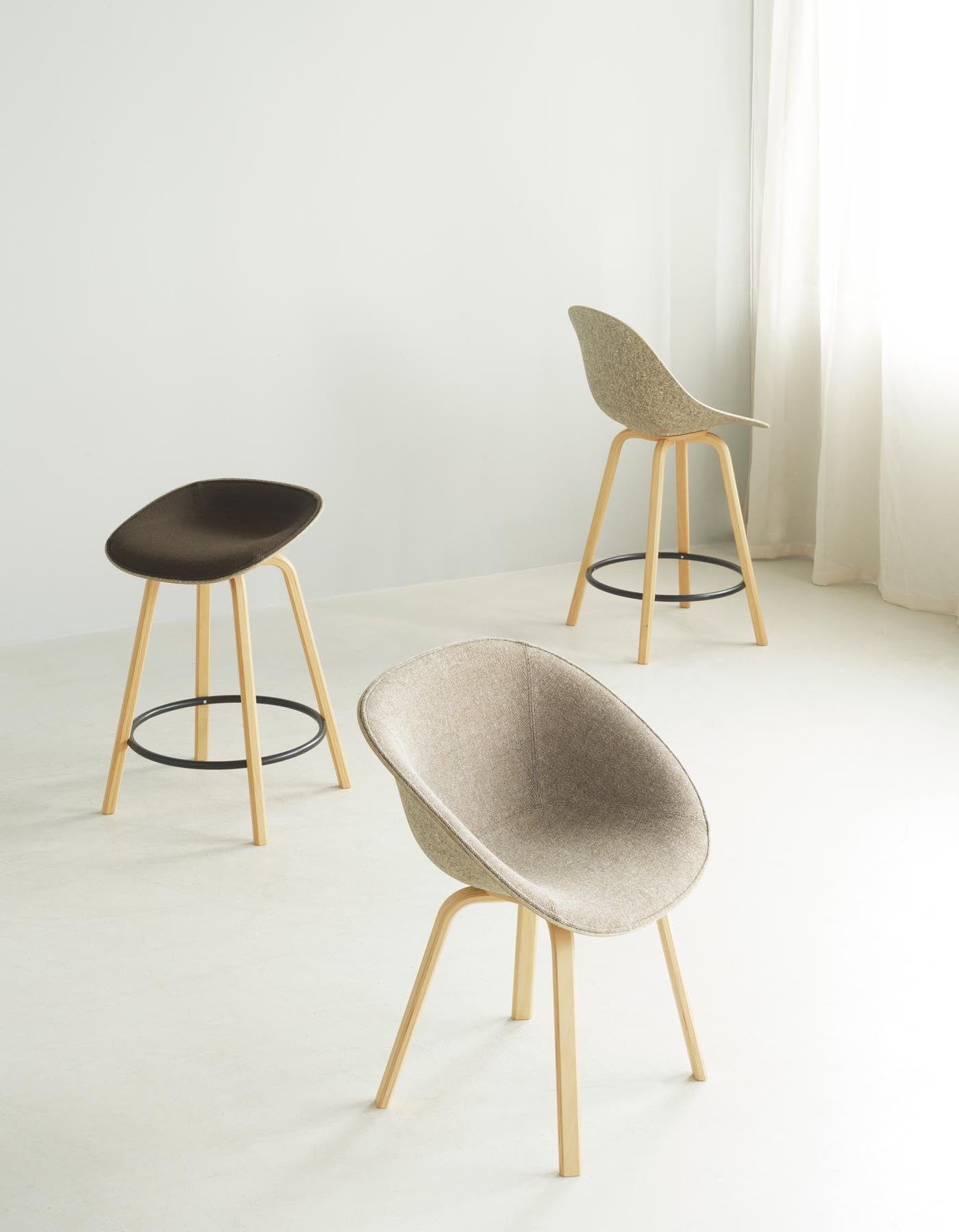 Mat Lehnstuhl Frontpolster Seegras Buchenholz Gruppe 7 in Ultra 41599 präsentiert im Onlineshop von KAQTU Design AG. Stuhl mit Armlehne ist von Normann Copenhagen