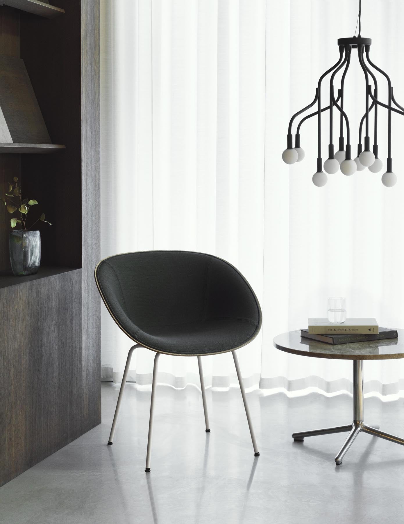 Mat Lehnstuhl Frontpolster Hanffasern Creme stahl in Remix 133 präsentiert im Onlineshop von KAQTU Design AG. Stuhl mit Armlehne ist von Normann Copenhagen