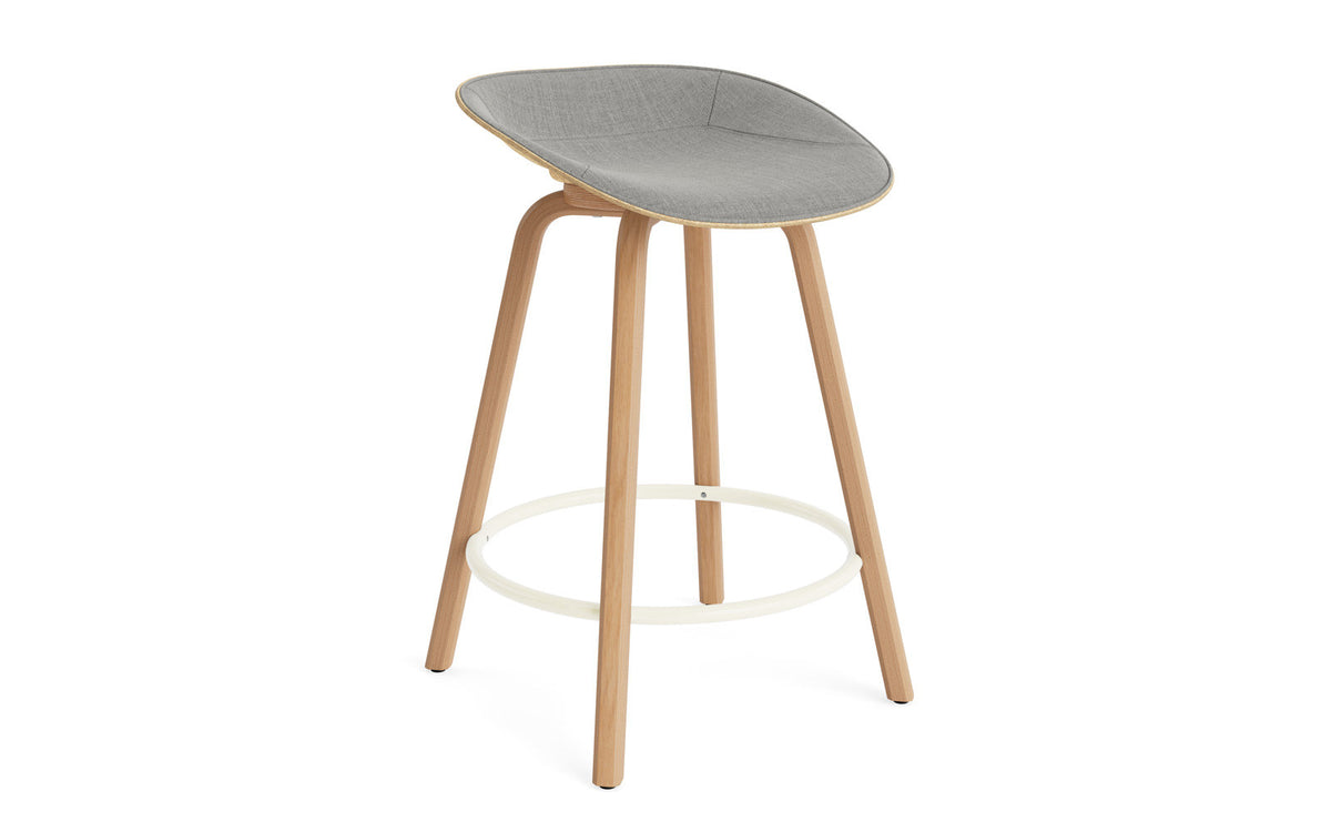 Mat Barstuhl 65 cm Frontpolster Hanffasern Buchenholz/creme in Remix 133 präsentiert im Onlineshop von KAQTU Design AG. Barstuhl ist von Normann Copenhagen