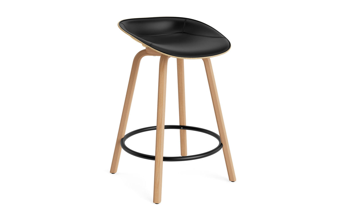 Mat Barstuhl 65 cm Frontpolster Hanffasern Buchenholz/schwarz in Ultra 41599 präsentiert im Onlineshop von KAQTU Design AG. Barstuhl ist von Normann Copenhagen