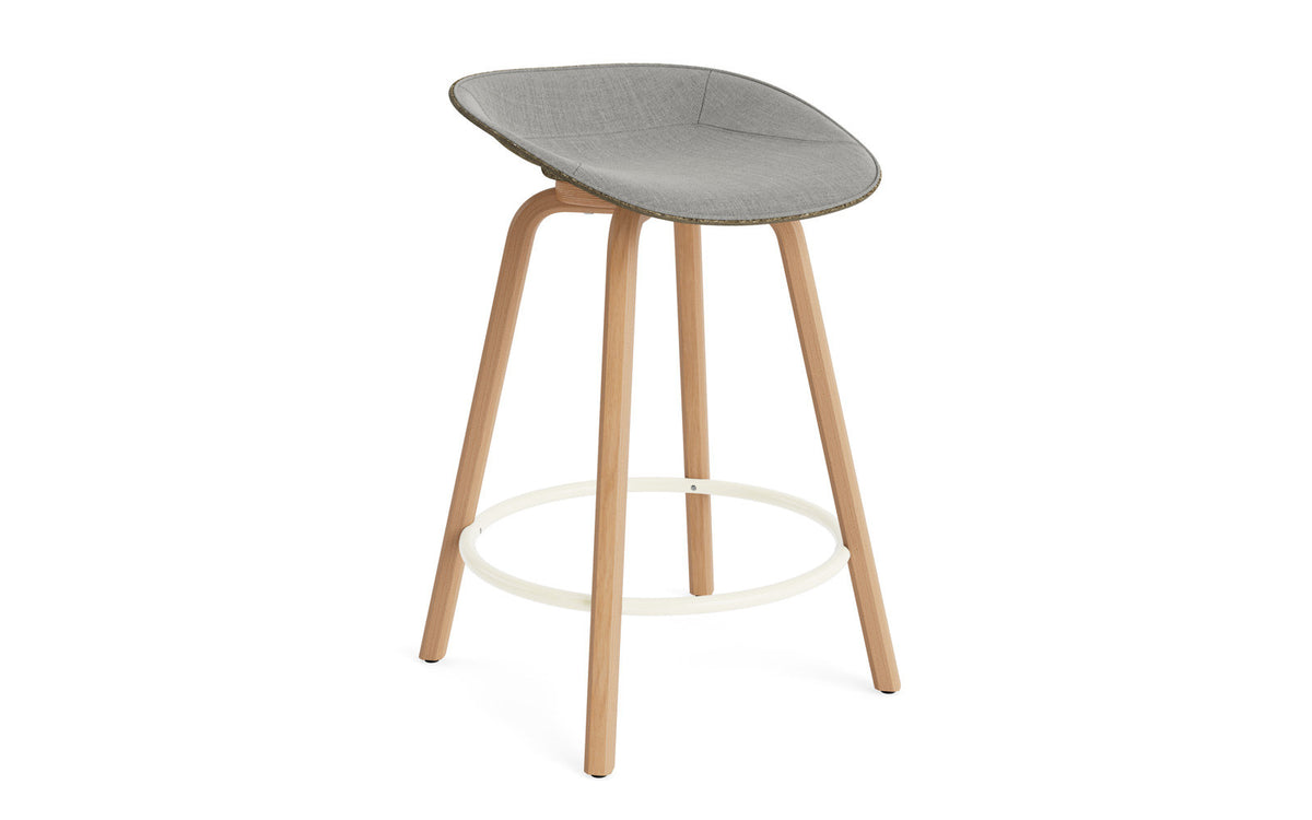 Mat Barstuhl 65 cm Frontpolster Seegras Buchenholz/creme in Remix 133 präsentiert im Onlineshop von KAQTU Design AG. Barstuhl ist von Normann Copenhagen