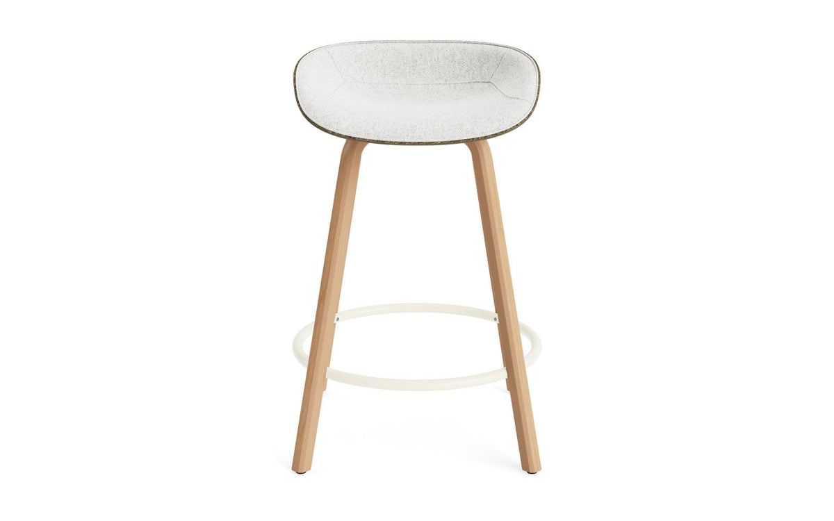 Mat Barstuhl 65 cm Frontpolster Seegras Buchenholz/creme in Hallingdal 110 präsentiert im Onlineshop von KAQTU Design AG. Barstuhl ist von Normann Copenhagen
