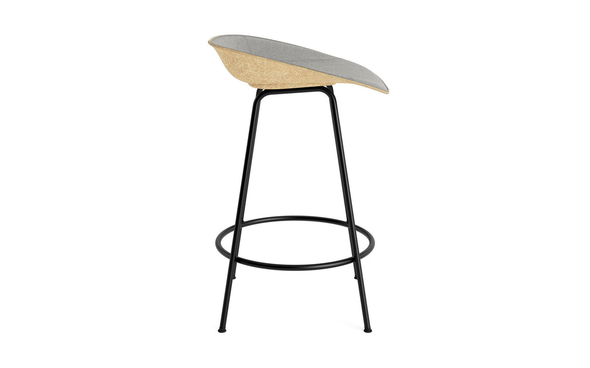 Mat Barstuhl 65 cm Frontpolster Hanffasern schwarzes Stahl in Remix 133 präsentiert im Onlineshop von KAQTU Design AG. Barstuhl ist von Normann Copenhagen