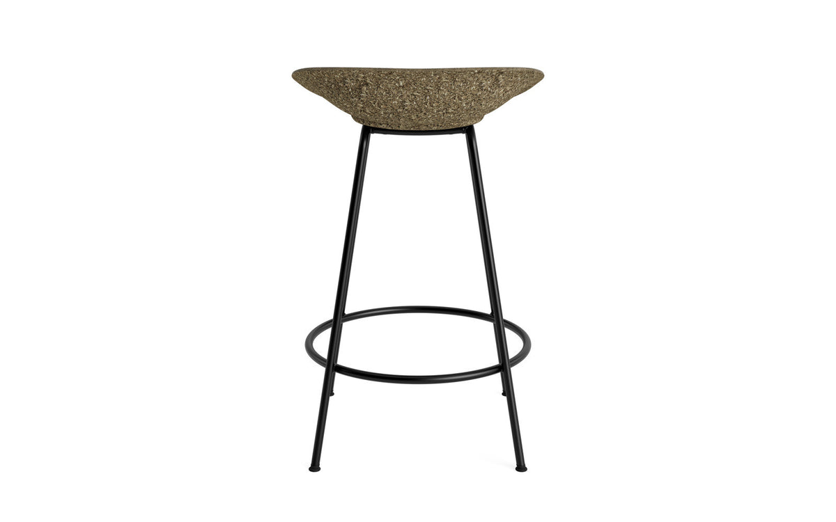 Mat Barstuhl 65 cm Frontpolster Seegras schwartz Stahl in Remix 133 präsentiert im Onlineshop von KAQTU Design AG. Barstuhl ist von Normann Copenhagen