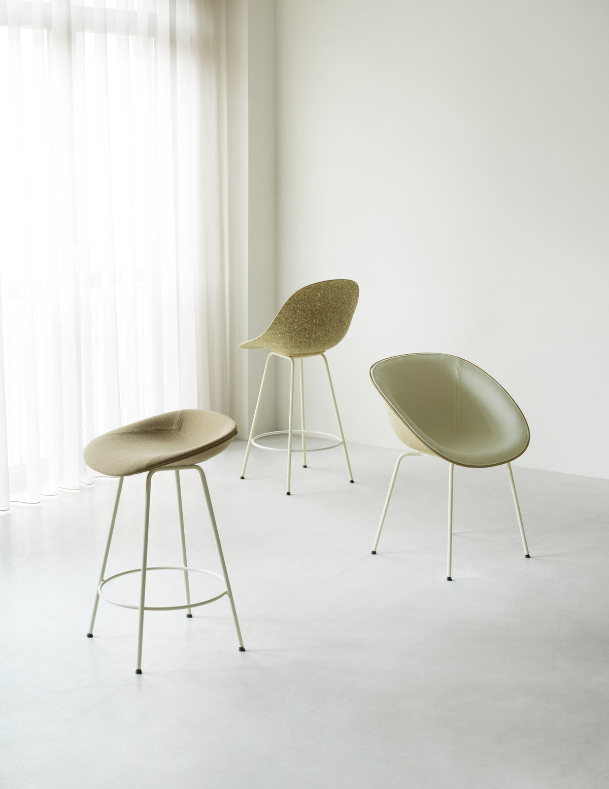 Mat Barstuhl 65 cm Frontpolster Seegras schwartz Stahl in Remix 133 präsentiert im Onlineshop von KAQTU Design AG. Barstuhl ist von Normann Copenhagen