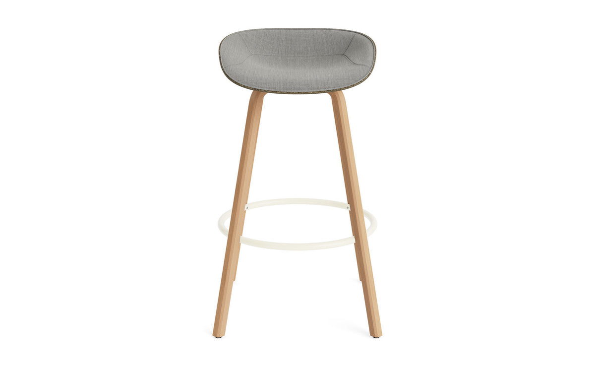 Mat Barstuhl 75 cm Frontpolster Seegras Buchenholz/creme in Remix 133 präsentiert im Onlineshop von KAQTU Design AG. Barstuhl ist von Normann Copenhagen