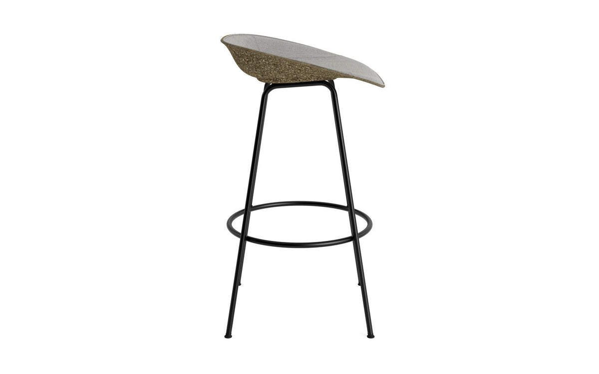 Mat Barstuhl 75 cm Frontpolster Seegras schwartz Stahl in Remix 133 präsentiert im Onlineshop von KAQTU Design AG. Barstuhl ist von Normann Copenhagen