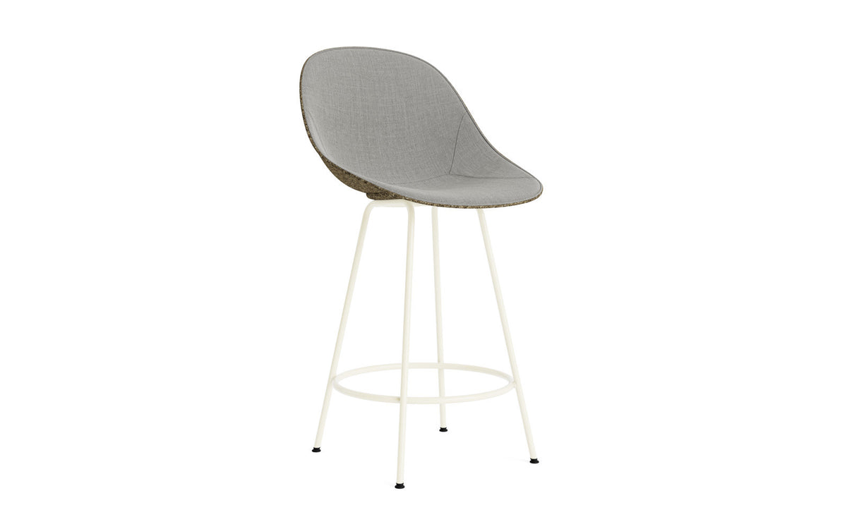 Mat Barstuhl 65 cm Frontpolster Seegras creme Stahl in Remix 133 präsentiert im Onlineshop von KAQTU Design AG. Barstuhl ist von Normann Copenhagen