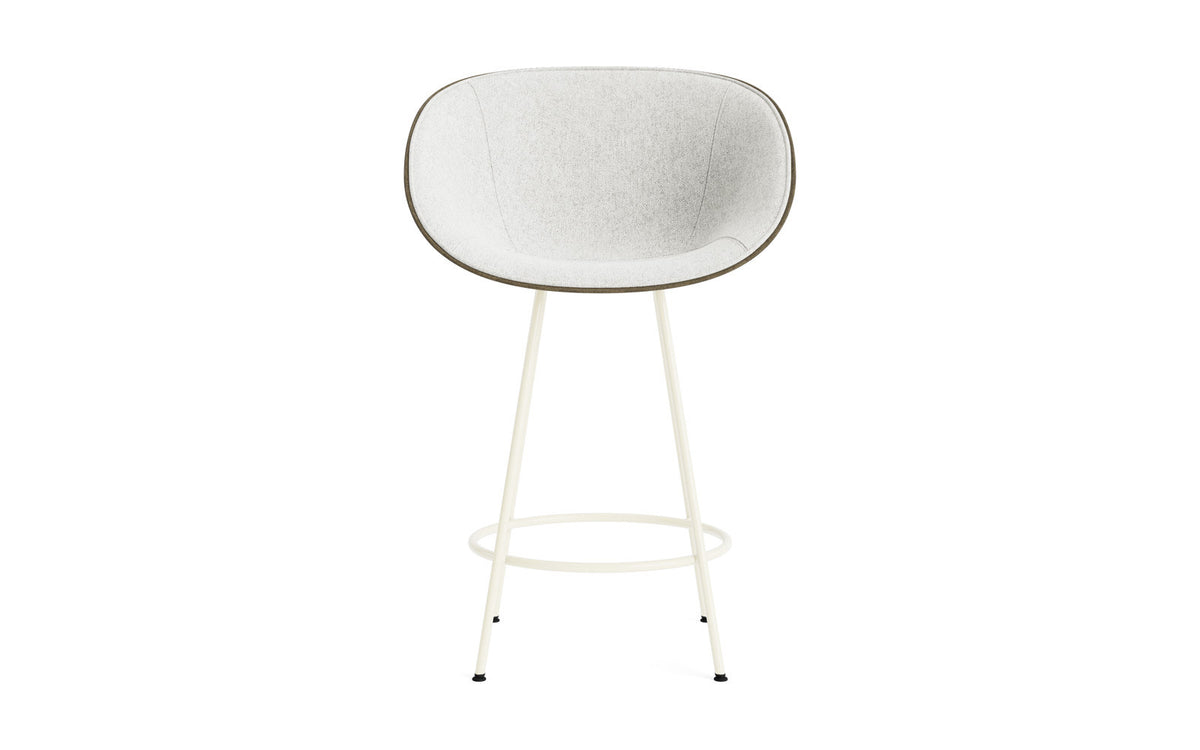 Mat Barstuhl mit Armlehne 65 cm Frontpolster Seegras creme Stahl in Hallingdal 110 präsentiert im Onlineshop von KAQTU Design AG. Barstuhl ist von Normann Copenhagen