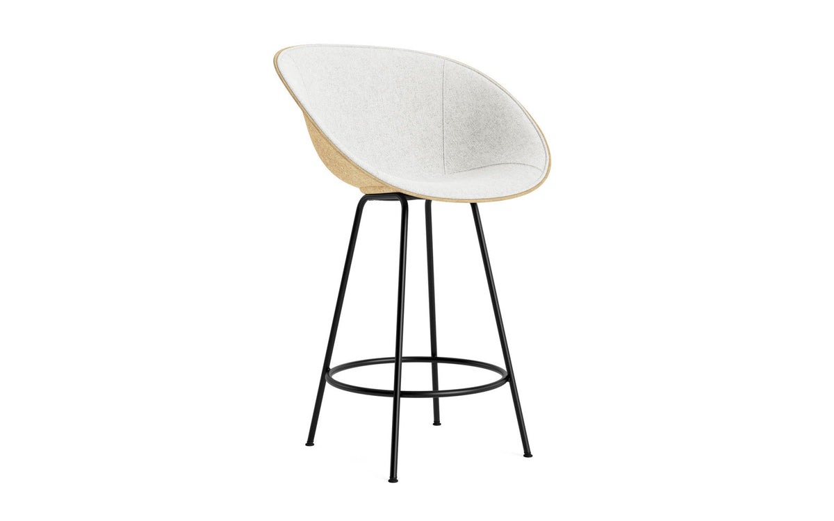 Mat Barstuhl mit Armlehne 65 cm Frontpolster Hanffasern schwarzes Stahl in Hallingdal 110 präsentiert im Onlineshop von KAQTU Design AG. Barstuhl ist von Normann Copenhagen
