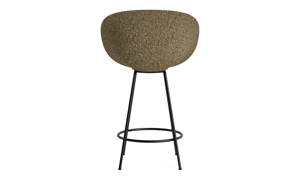 Mat Barstuhl mit Armlehne 65 cm Frontpolster Seegras schwartz Stahl in Ultra 41599 präsentiert im Onlineshop von KAQTU Design AG. Barstuhl ist von Normann Copenhagen