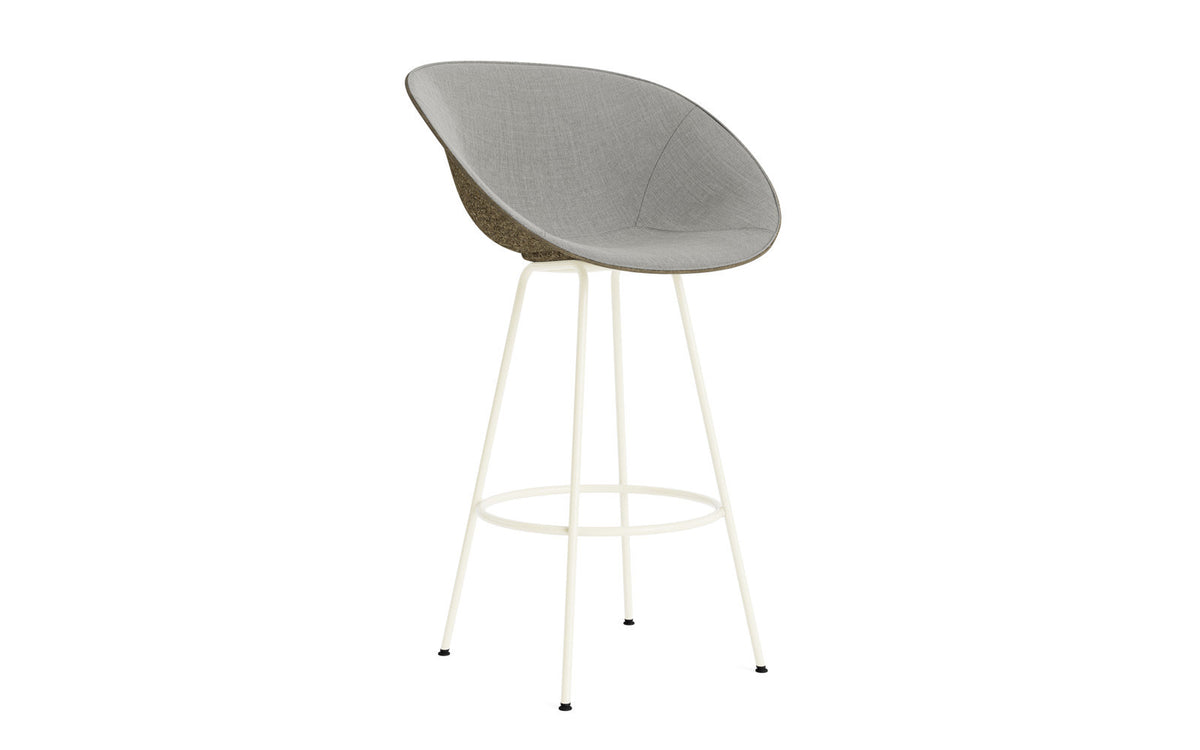 Mat Barstuhl mit Armlehne 75 cm Frontpolster Seegras creme Stahl in Remix 133 präsentiert im Onlineshop von KAQTU Design AG. Barstuhl ist von Normann Copenhagen