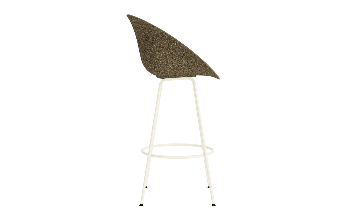 Mat Barstuhl mit Armlehne 75 cm Frontpolster Seegras creme Stahl in Remix 133 präsentiert im Onlineshop von KAQTU Design AG. Barstuhl ist von Normann Copenhagen