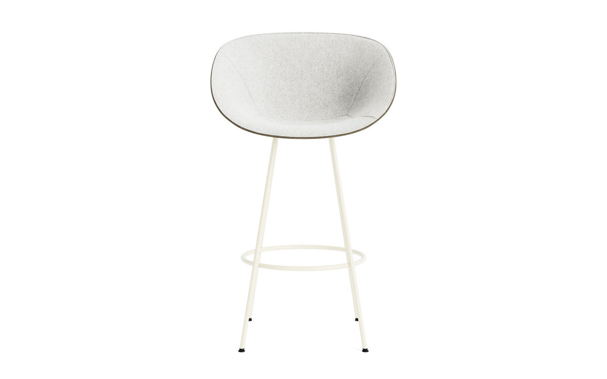 Mat Barstuhl mit Armlehne 75 cm Frontpolster Seegras creme Stahl in Hallingdal 110 präsentiert im Onlineshop von KAQTU Design AG. Barstuhl ist von Normann Copenhagen
