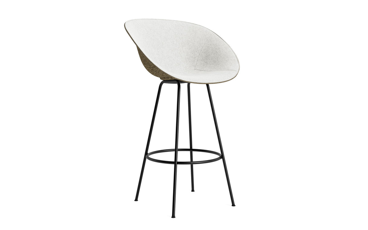 Mat Barstuhl mit Armlehne 75 cm Frontpolster Seegras schwartz Stahl in Hallingdal 110 präsentiert im Onlineshop von KAQTU Design AG. Barstuhl ist von Normann Copenhagen