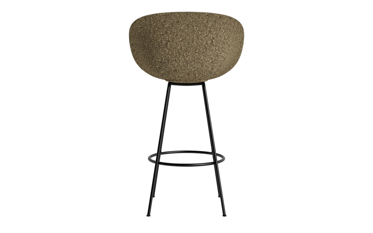Mat Barstuhl mit Armlehne 75 cm Frontpolster Seegras schwartz Stahl in Hallingdal 110 präsentiert im Onlineshop von KAQTU Design AG. Barstuhl ist von Normann Copenhagen