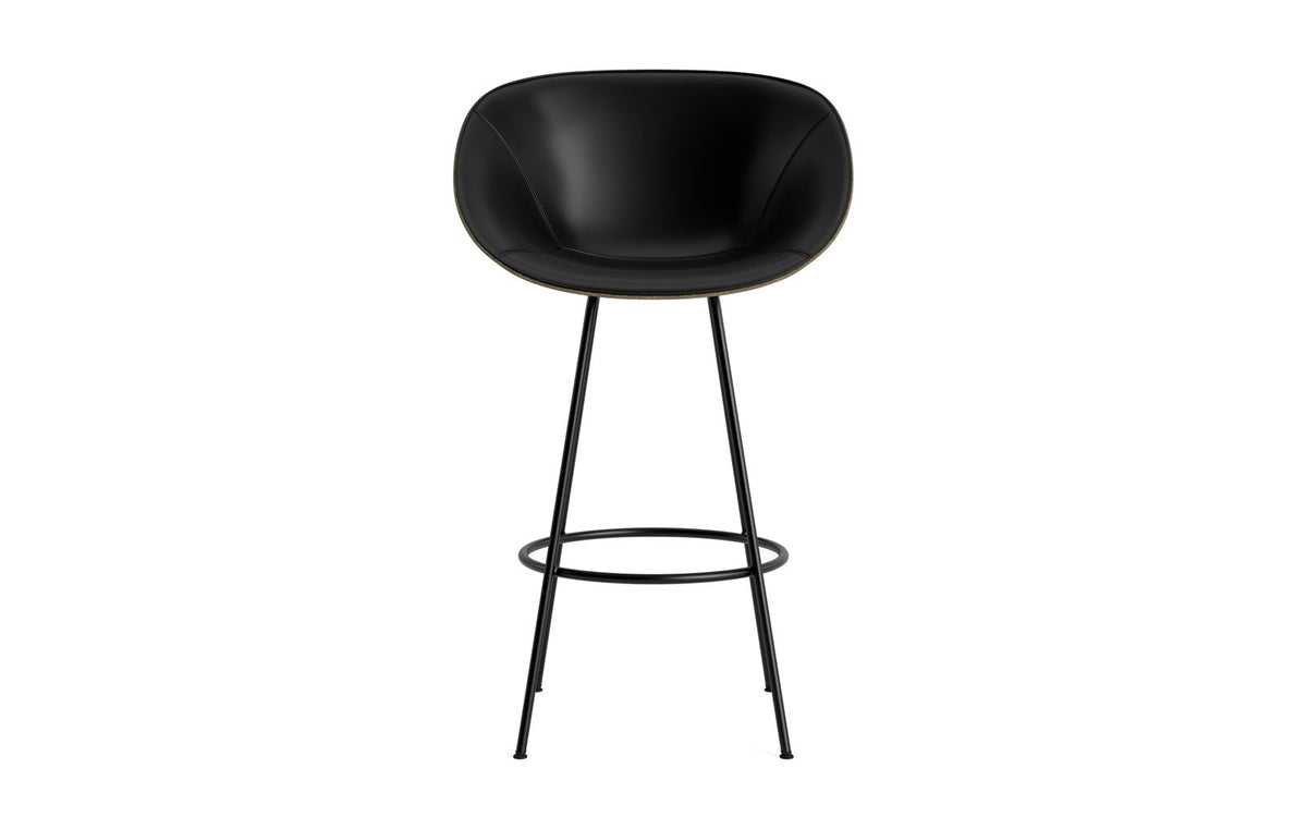 Mat Barstuhl mit Armlehne 75 cm Frontpolster Seegras schwartz Stahl in Ultra 41599 präsentiert im Onlineshop von KAQTU Design AG. Barstuhl ist von Normann Copenhagen