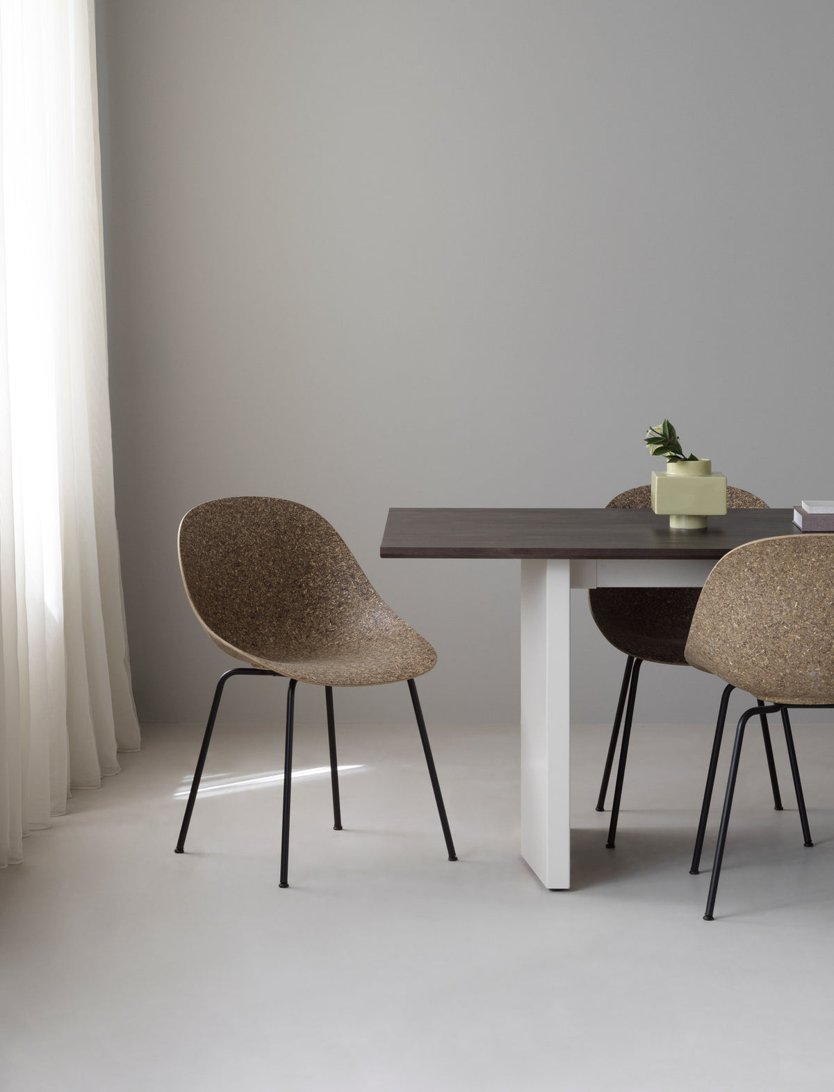 Mat Stuhl vollpolster Creme stahl in Ultra 41599 präsentiert im Onlineshop von KAQTU Design AG. Stuhl ist von Normann Copenhagen