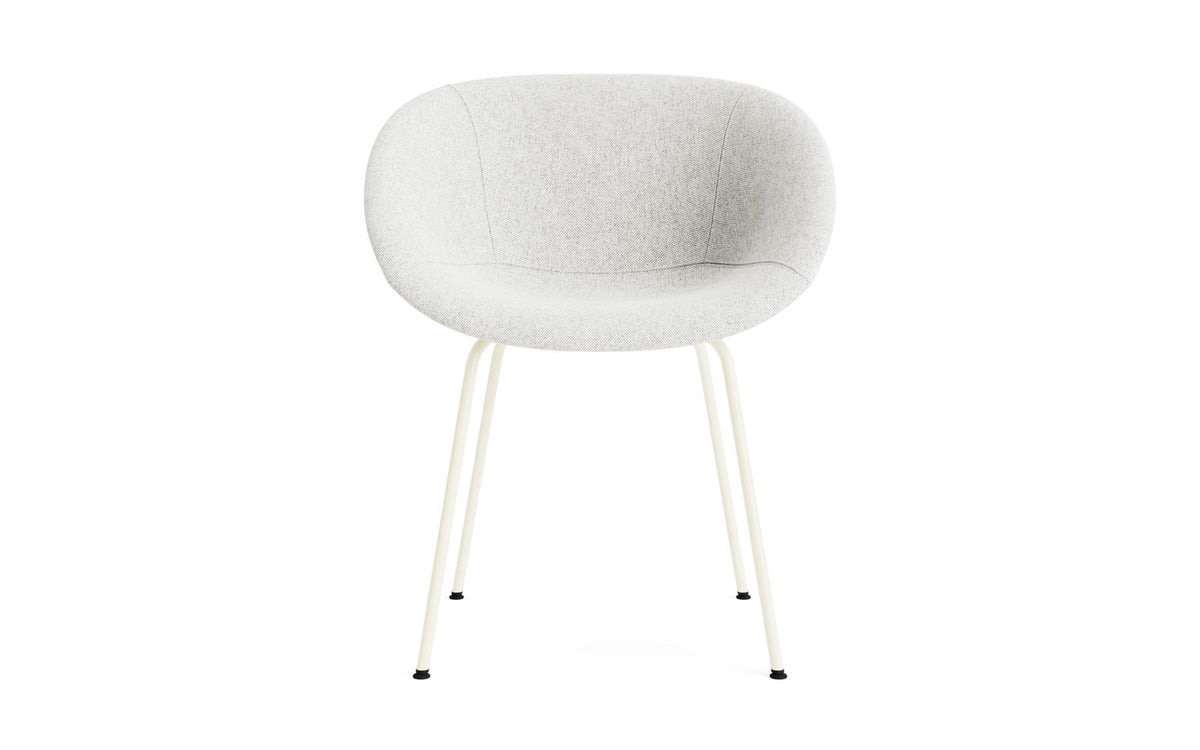 Mat Lehnstuhl vollpolster creme stahl in Hallingdal 110 präsentiert im Onlineshop von KAQTU Design AG. Stuhl mit Armlehne ist von Normann Copenhagen