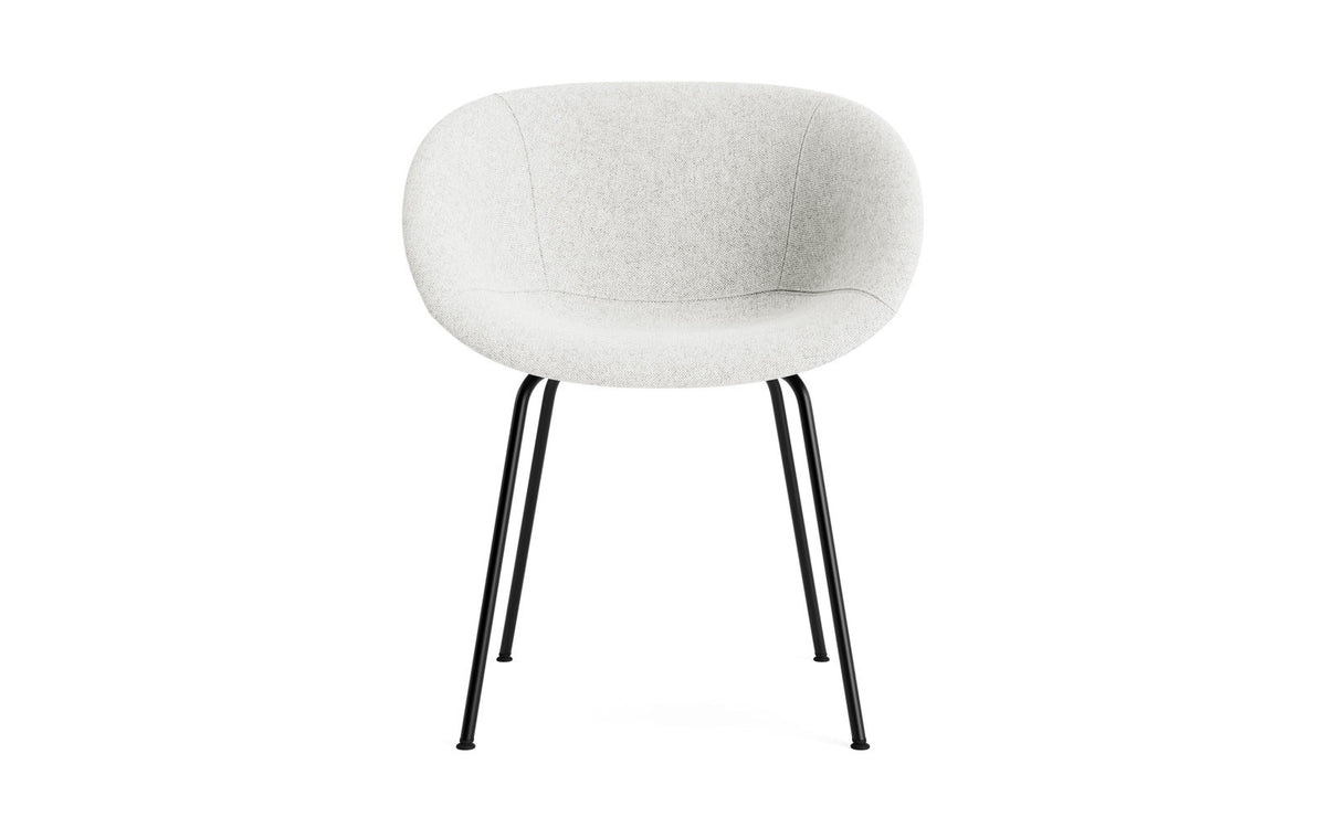 Mat Lehnstuhl vollpolster schwartz stahl in Hallingdal 110 präsentiert im Onlineshop von KAQTU Design AG. Stuhl mit Armlehne ist von Normann Copenhagen