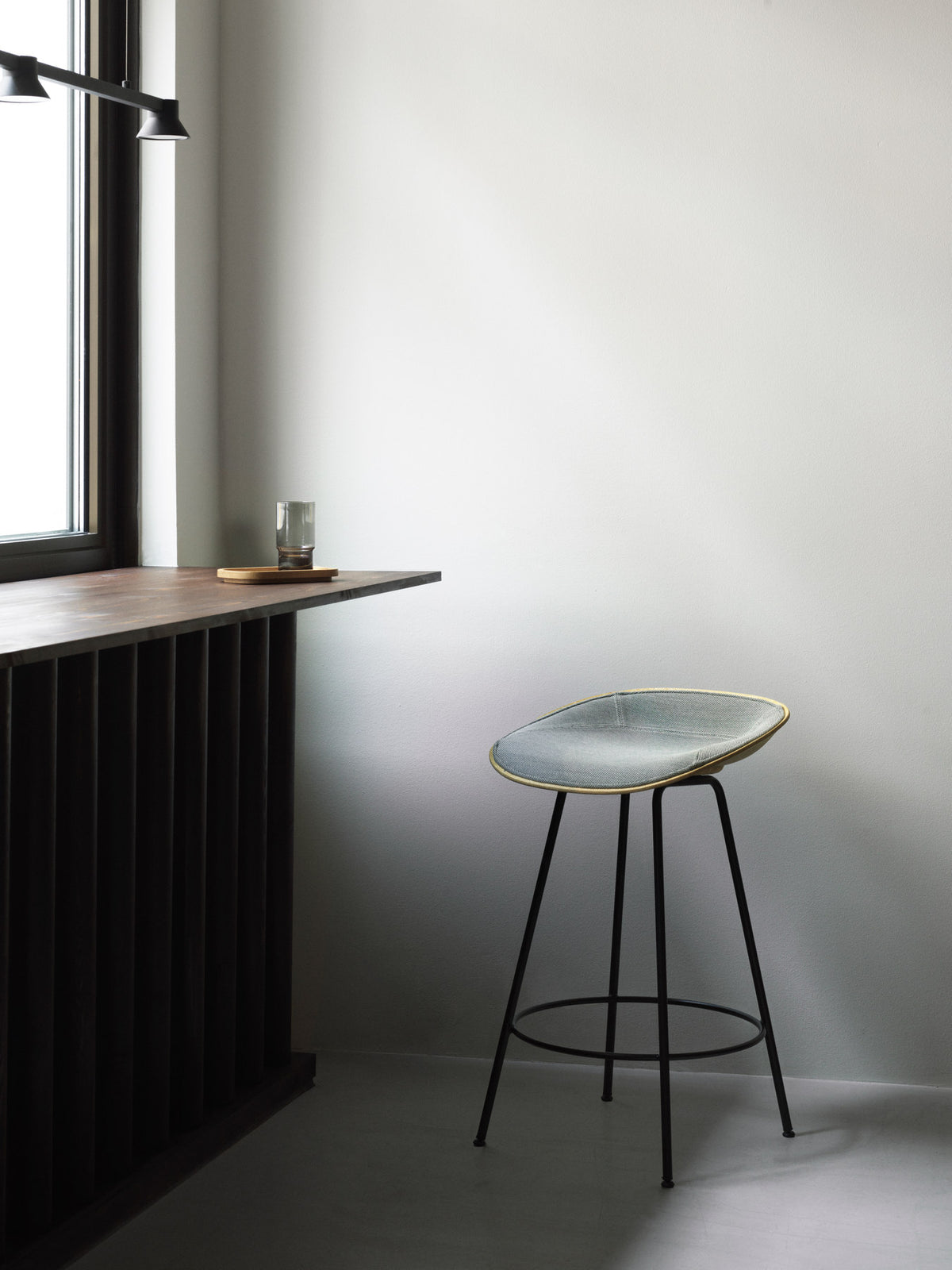 Mat Barstuhl 65 cm vollpolster creme Stahl in Hallingdal 110 präsentiert im Onlineshop von KAQTU Design AG. Barstuhl ist von Normann Copenhagen