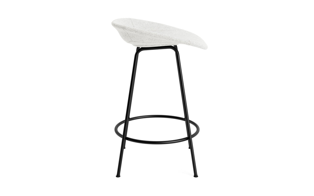 Mat Barstuhl 65 cm vollpolster schwarzes Stahl in Hallingdal 110 präsentiert im Onlineshop von KAQTU Design AG. Barstuhl ist von Normann Copenhagen