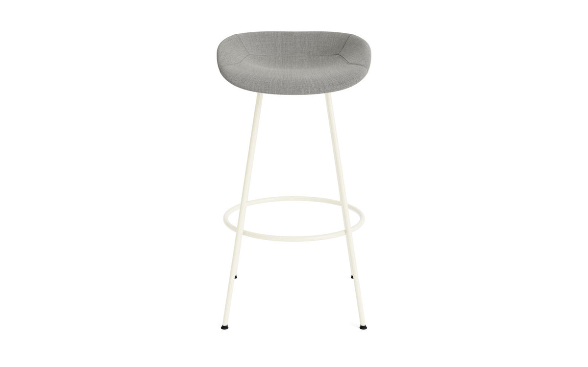 Mat Barstuhl 75 cm vollpolster creme Stahl in Remix 133 präsentiert im Onlineshop von KAQTU Design AG. Barstuhl ist von Normann Copenhagen