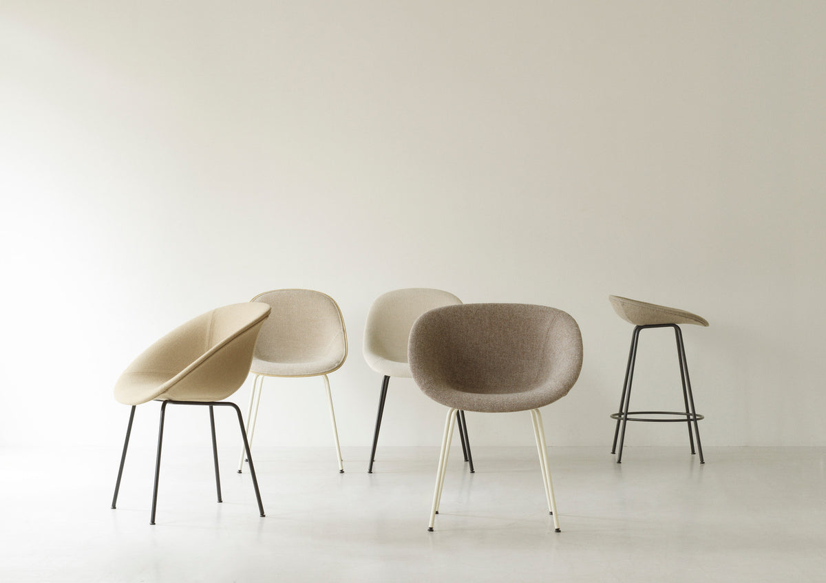 Mat Barstuhl 75 cm vollpolster creme Stahl in Remix 133 präsentiert im Onlineshop von KAQTU Design AG. Barstuhl ist von Normann Copenhagen