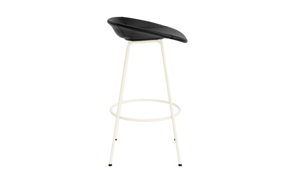 Mat Barstuhl 75 cm vollpolster creme Stahl in Ultra 41599 präsentiert im Onlineshop von KAQTU Design AG. Barstuhl ist von Normann Copenhagen