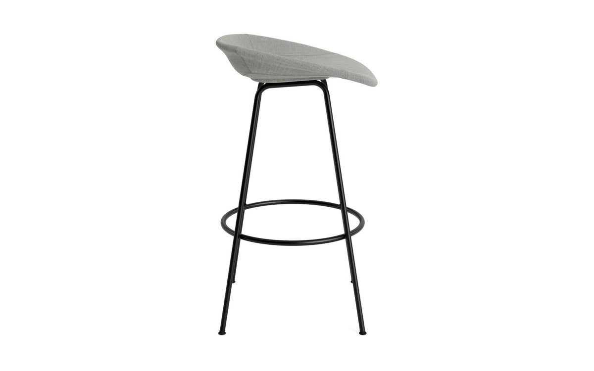 Mat Barstuhl 75 cm vollpolster schwarzes Stahl in Remix 133 präsentiert im Onlineshop von KAQTU Design AG. Barstuhl ist von Normann Copenhagen