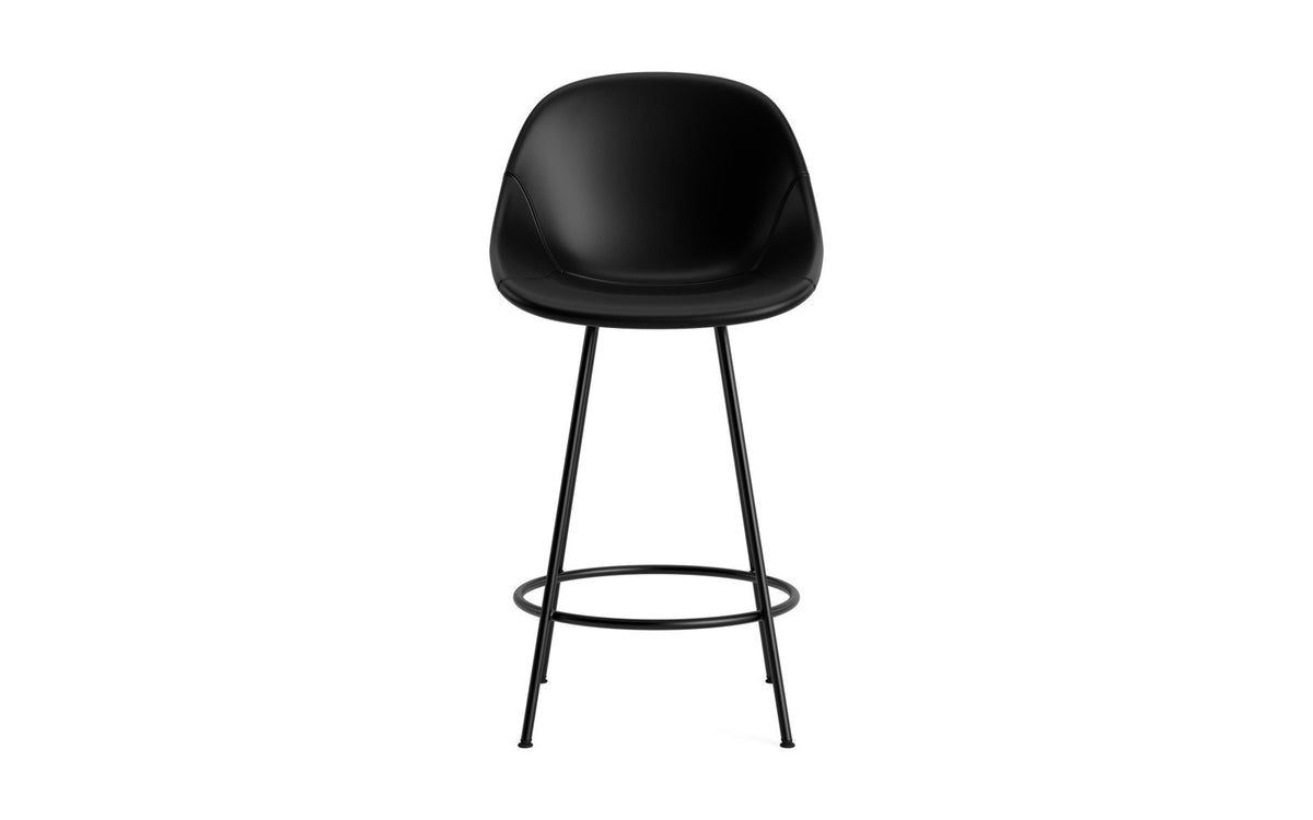 Mat Barstuhl 65 cm vollpolster schwarzes Stahl in Ultra 41599 präsentiert im Onlineshop von KAQTU Design AG. Barstuhl ist von Normann Copenhagen
