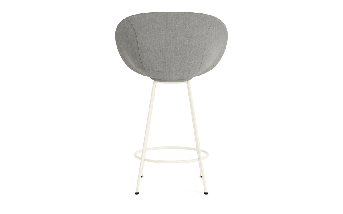 Mat Barstuhl mit Armlehne 65 cm vollpolster creme Stahl in Remix 133 präsentiert im Onlineshop von KAQTU Design AG. Barstuhl ist von Normann Copenhagen