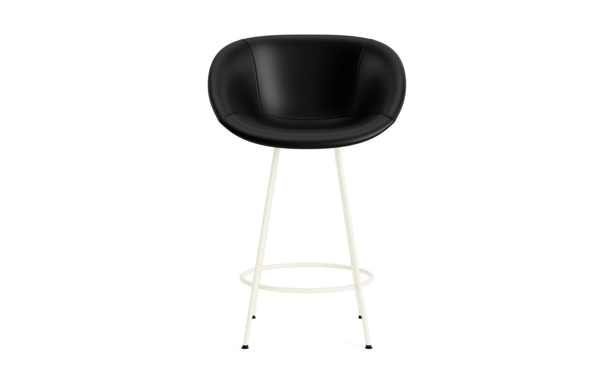 Mat Barstuhl mit Armlehne 65 cm vollpolster creme Stahl in Ultra 41599 präsentiert im Onlineshop von KAQTU Design AG. Barstuhl ist von Normann Copenhagen