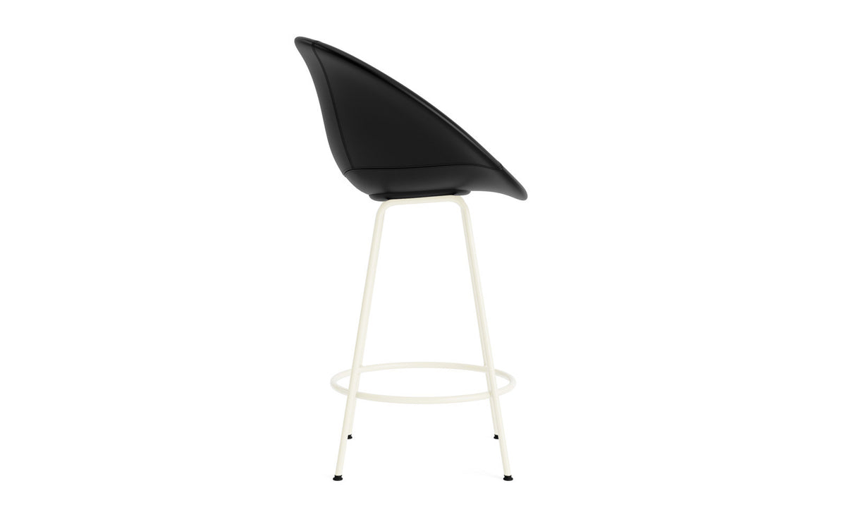 Mat Barstuhl mit Armlehne 65 cm vollpolster creme Stahl in Ultra 41599 präsentiert im Onlineshop von KAQTU Design AG. Barstuhl ist von Normann Copenhagen