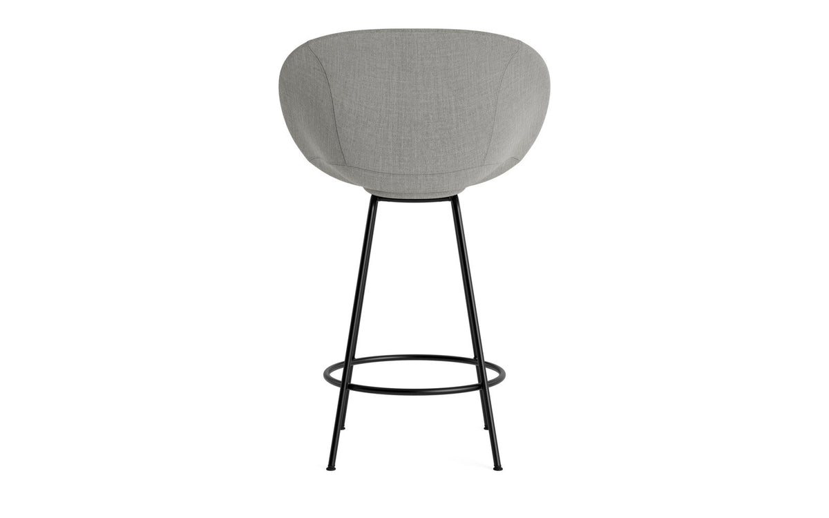 Mat Barstuhl mit Armlehne 65 cm vollpolster schwarzes Stahl in Remix 133 präsentiert im Onlineshop von KAQTU Design AG. Barstuhl ist von Normann Copenhagen