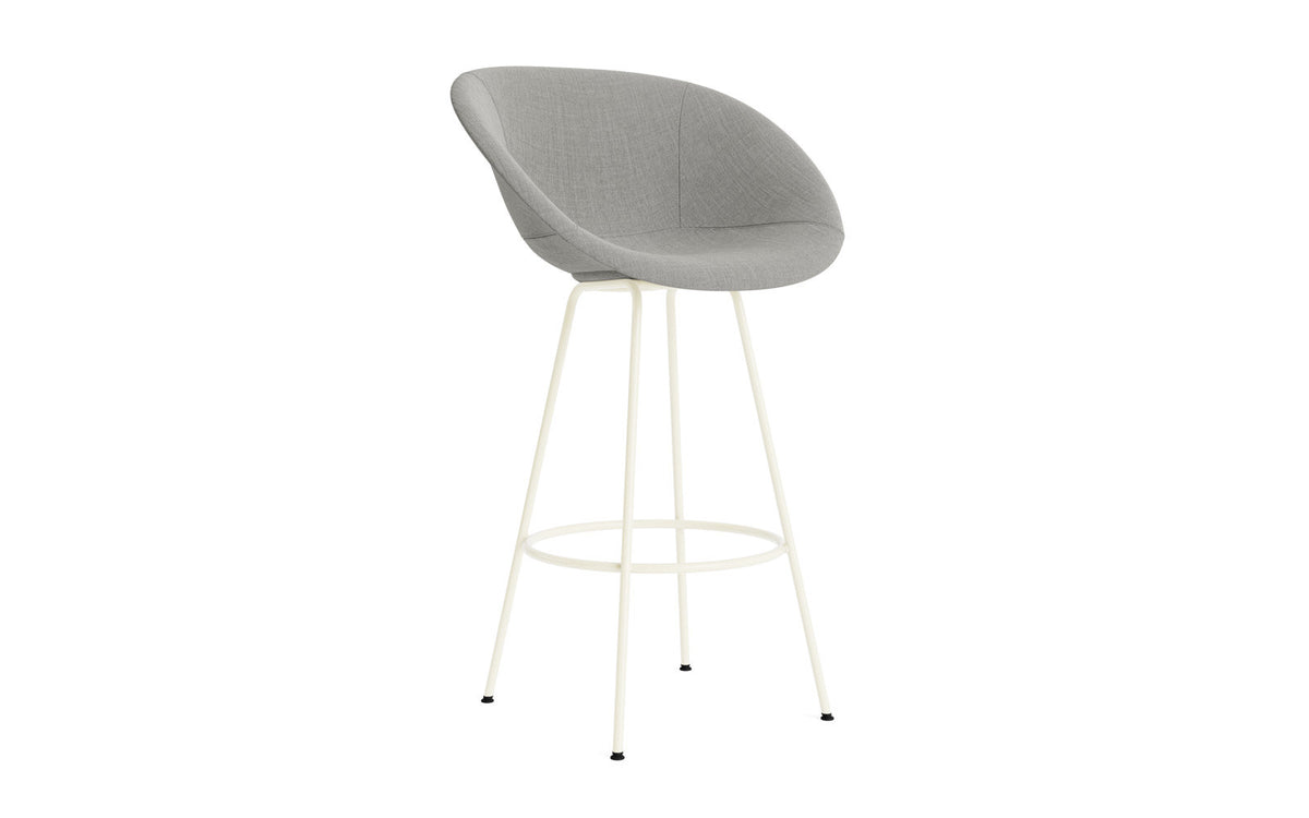 Mat Barstuhl mit Armlehne 75 cm vollpolster creme Stahl in Remix 133 präsentiert im Onlineshop von KAQTU Design AG. Barstuhl ist von Normann Copenhagen